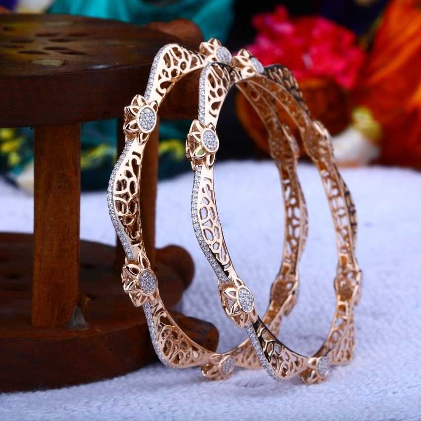 18 K Gold Fancy Bangle. NJ-B0645