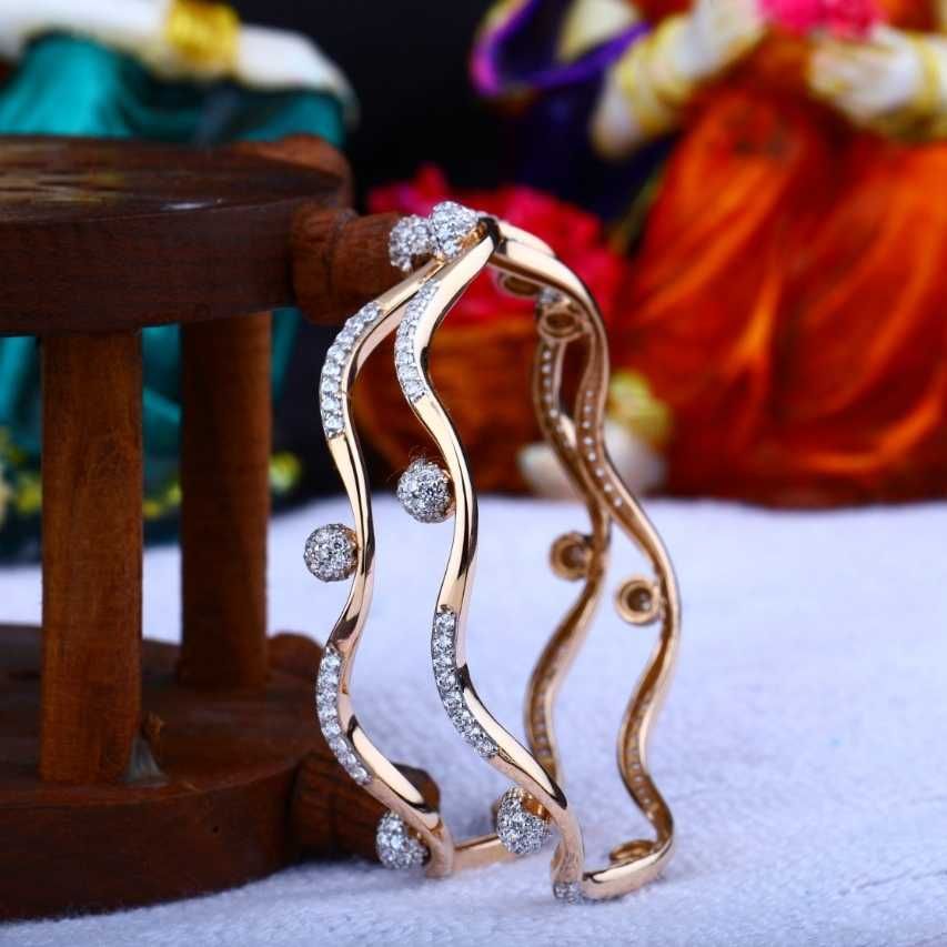 18 K  gold bangles. nj-b0642