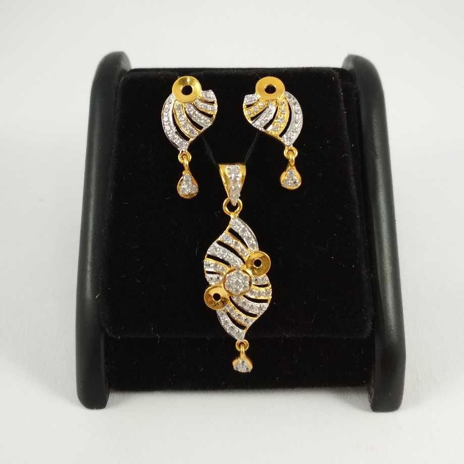 22 K Gold Fancy Pendant Set NJ-P098