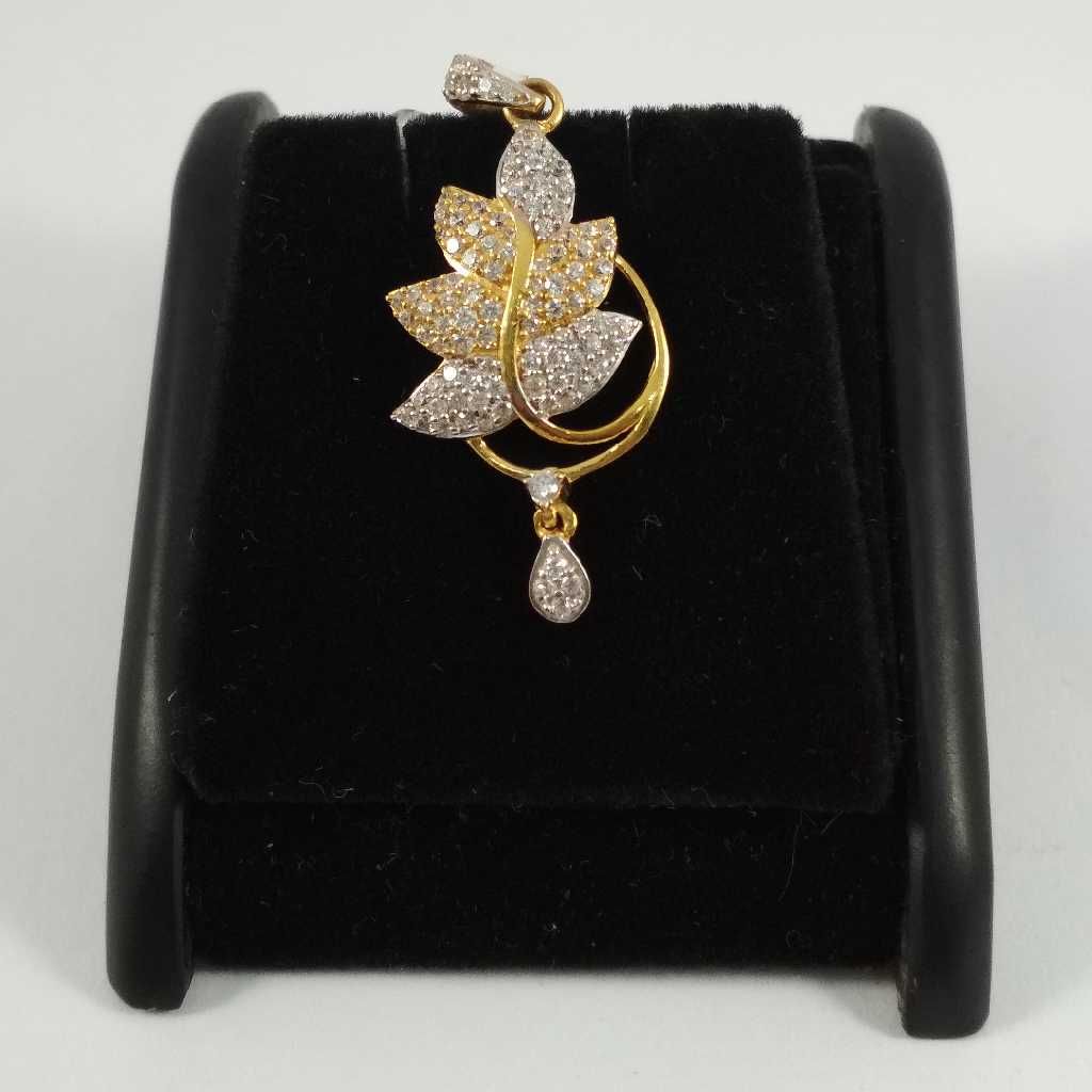 22 k gold diamond pendant   nj-p088