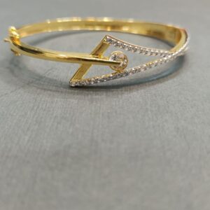 Designer bracelet with American diamonds
