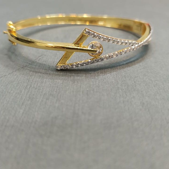 Designer bracelet with American diamonds