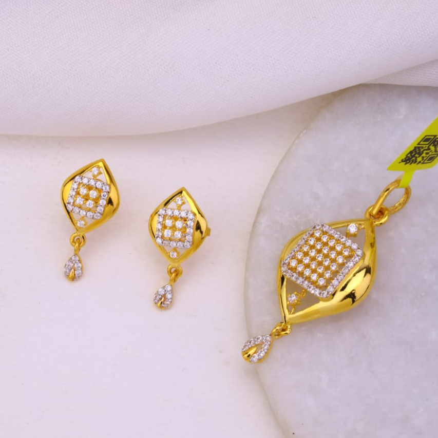 22K Gold Delicate Pendant Set