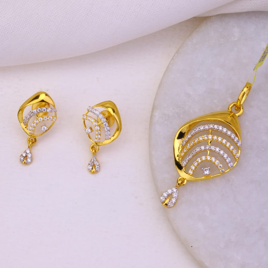 22Kt Gold Pendant Set For Wedding