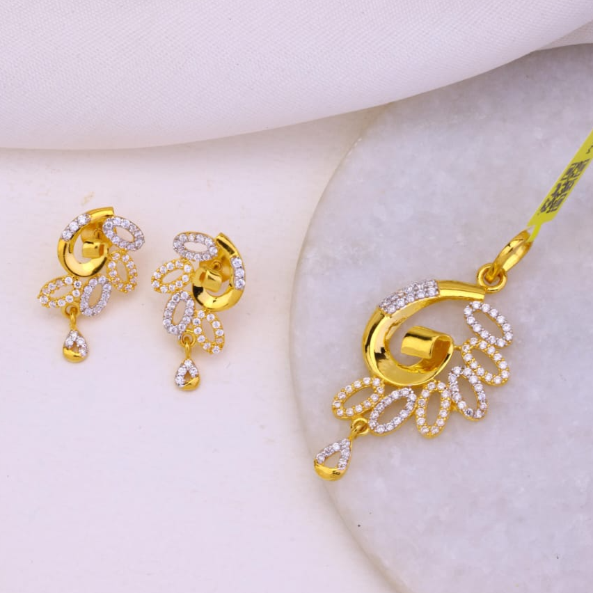 22K Gold CZ Fancy Pendant Set