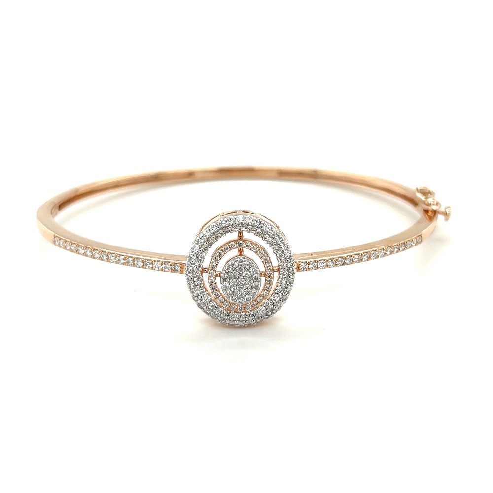 Stunning Bracelet with Round Diamond that Sparkles in the Light