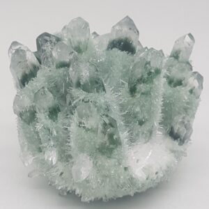 2900ct mixed green quartz