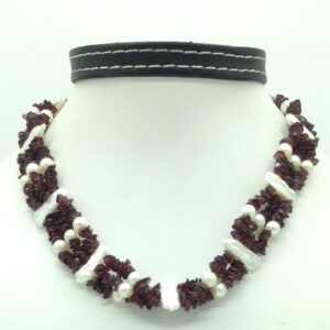Freshwater white baroqur pearls and garnets necklace jpm0453