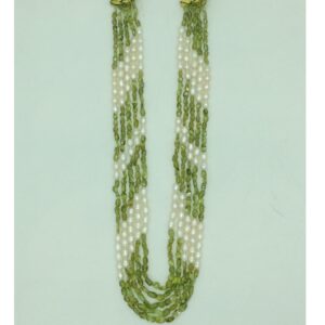 white oval pearls with peridots 5 layers necklace jpm0414