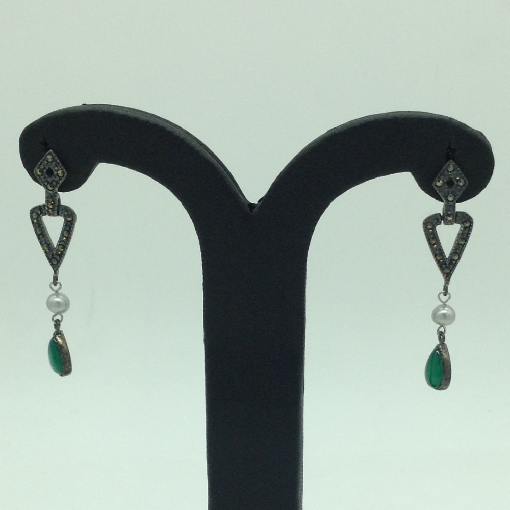 Pearl and Onyx Silver Ear Hangings JER0096
