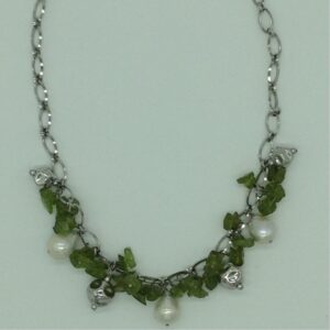 Freshwater white pearls and peridot silver necklace set jnc0077