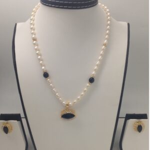 White,black cz pendent set with oval pearls mala jps0155