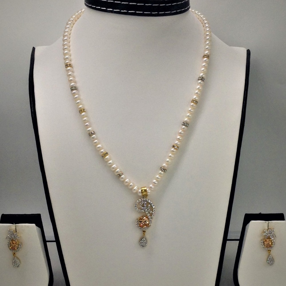 White,golden cz pendent set with flat pearls mala jps0107
