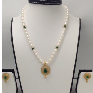 White,green cz pendent set with oval pearls mala jps0020