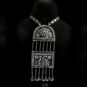 Vintage Look Pure Silver Necklace In Antique Work