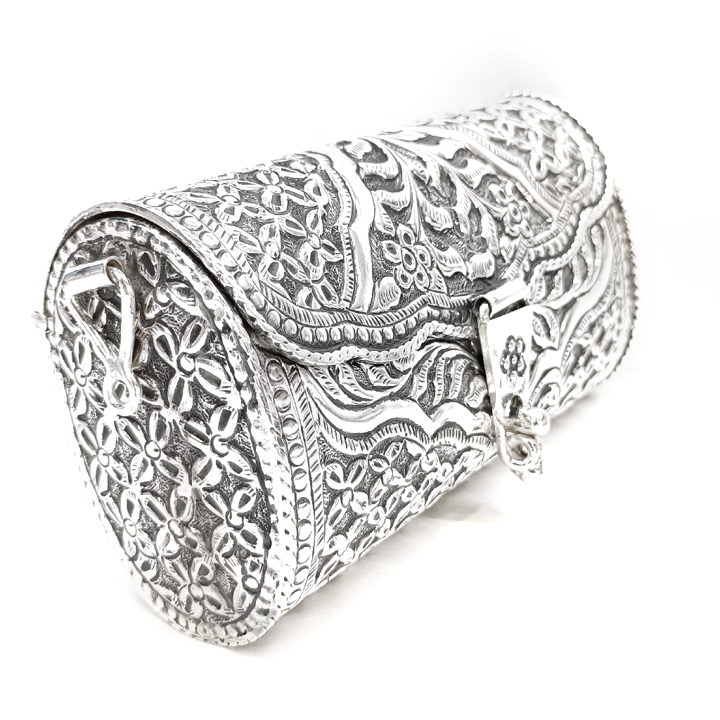 Light Weight Designer Hand Bag In Pure Silver