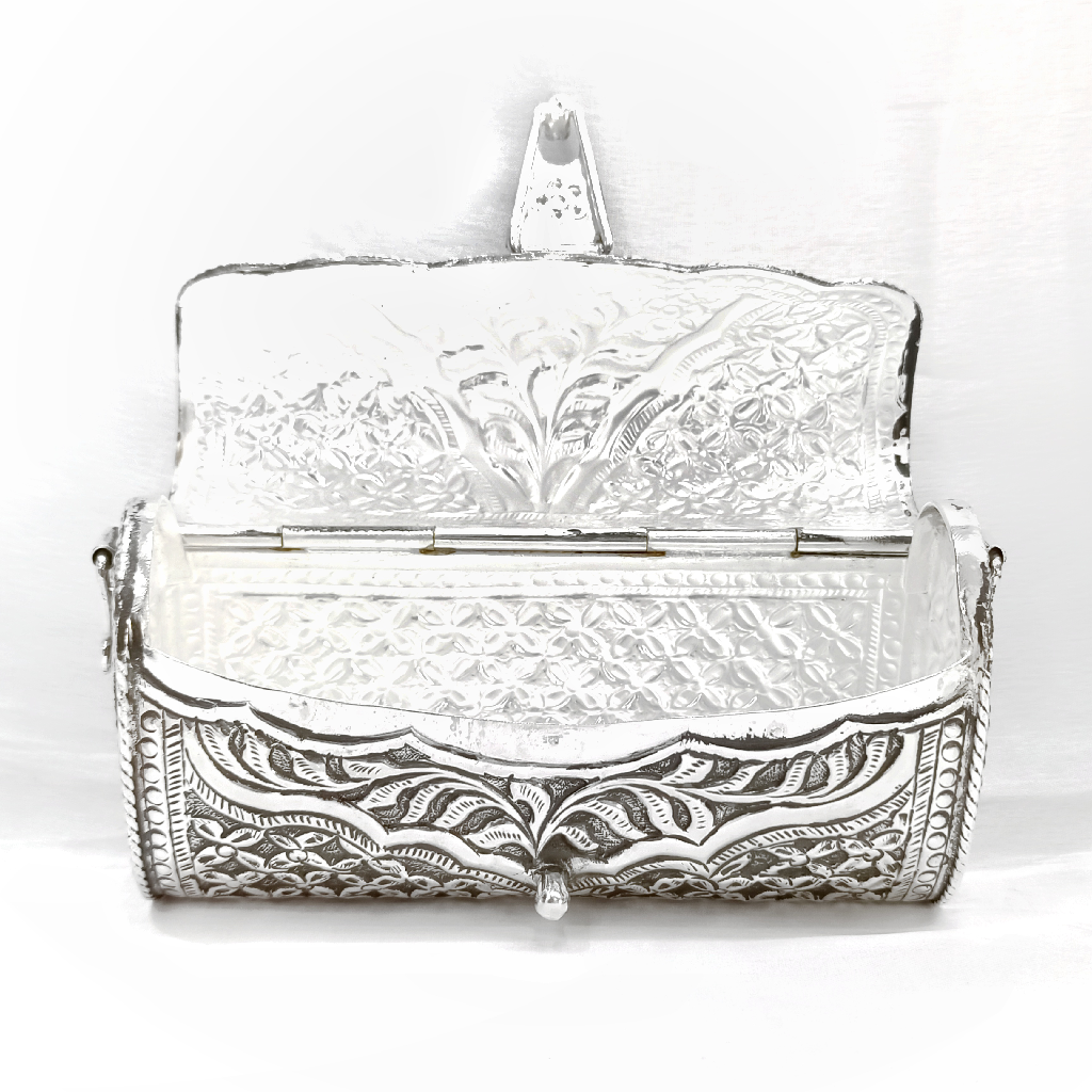 Light Weight Designer Hand Bag In Pure Silver