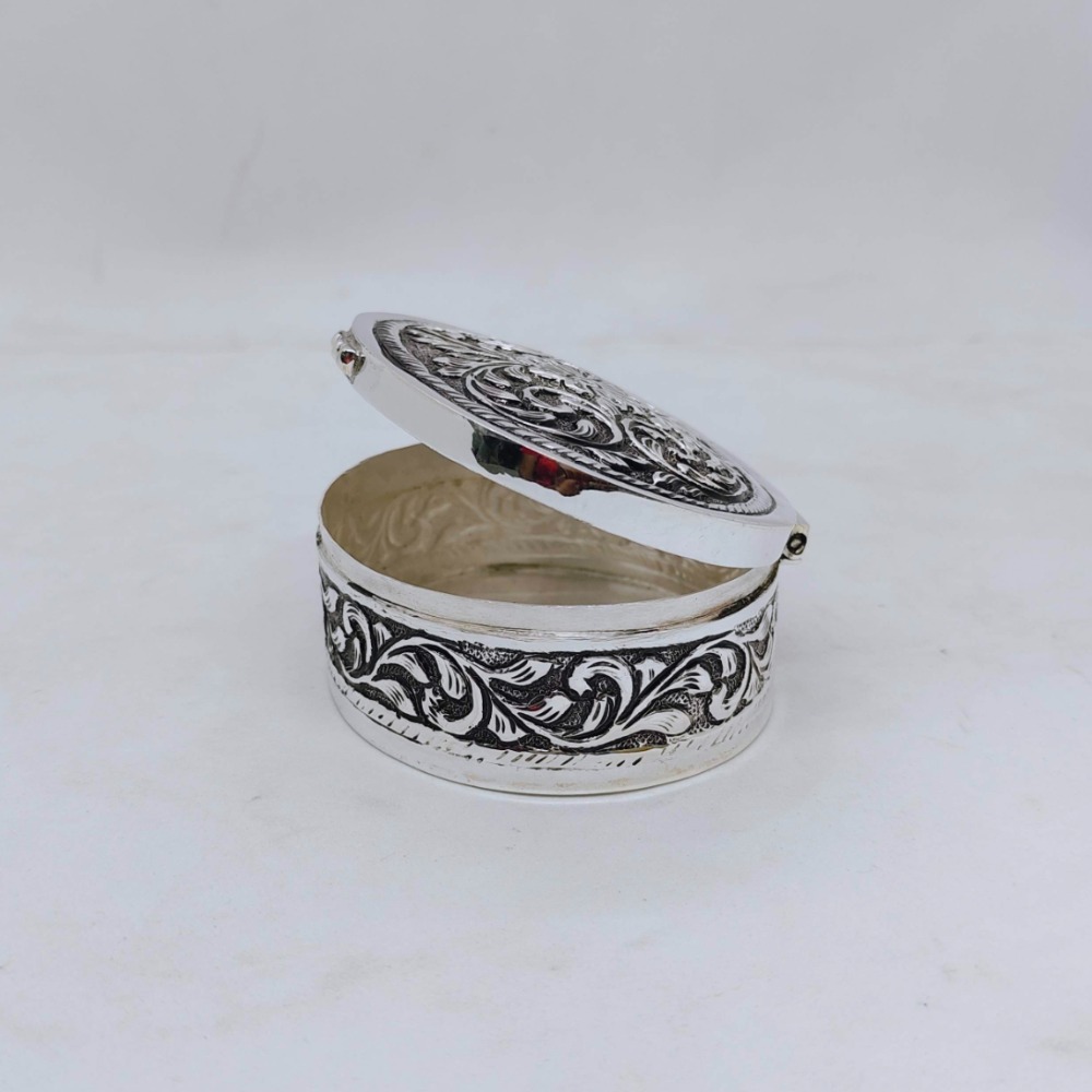 Real silver box for gifting in round shape antique floral carving