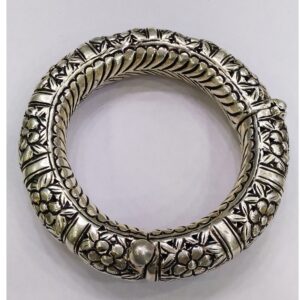 Puran real silver rajwada kada with floral motifs with screw (1 pcs)