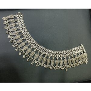 Pure silver antique rajwada payal with long leaf motifs by puran