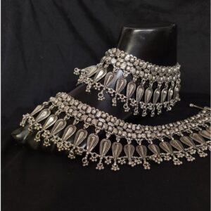 Pure silver antique rajwada payal with long leaf motifs by puran