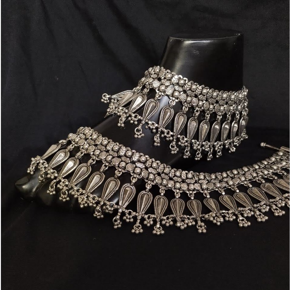 Pure silver antique rajwada payal with long leaf motifs by puran