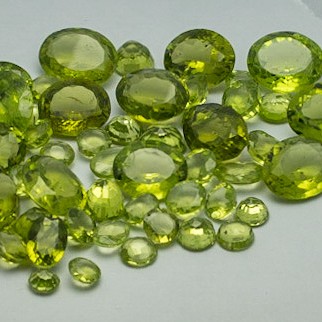 82.100ct round green peridot