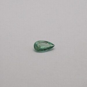 0.90ct pear green emerald-panna