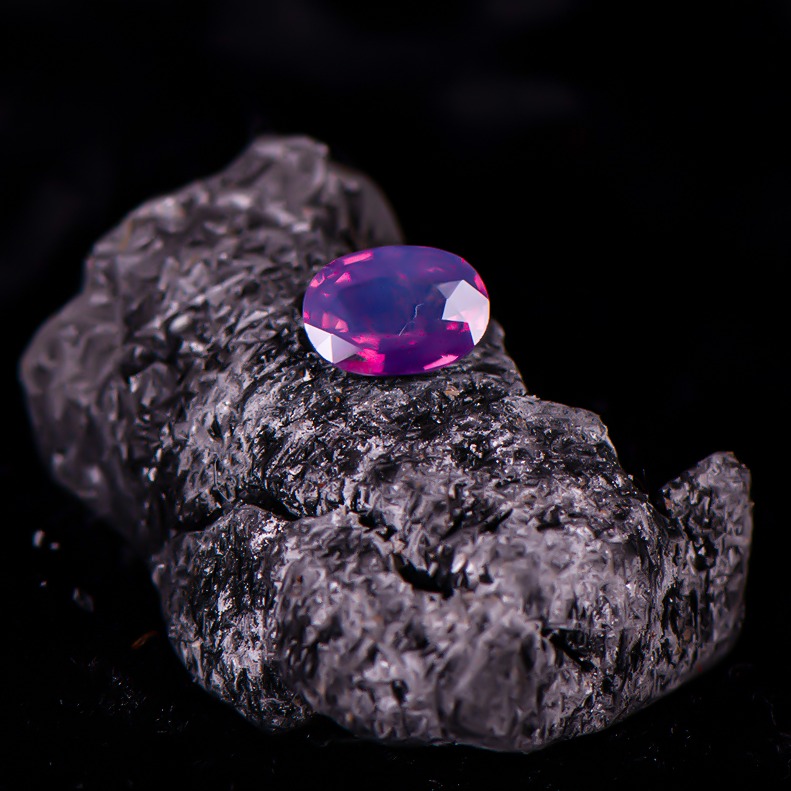 3.26ct oval lavender sapphire