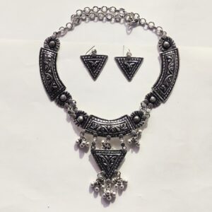 SILVER NECKLACE