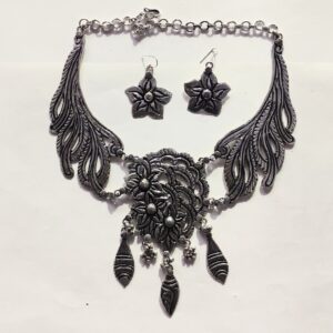 SILVER NECKLACE