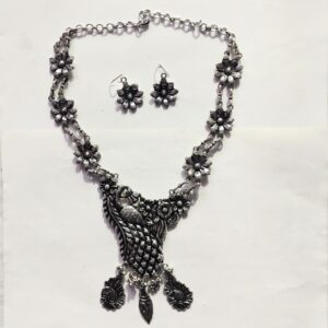 SILVER NECKLACE