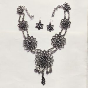 SILVER NECKLACE