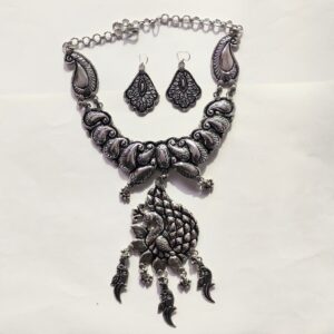 SILVER NECKLACE