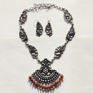 SILVER NECKLACE