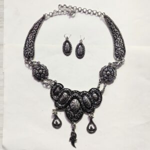 SILVER NECKLACE