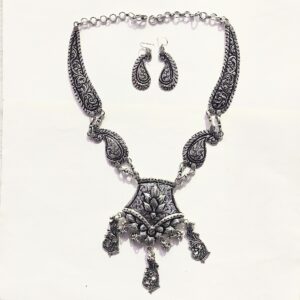 SILVER NECKLACE