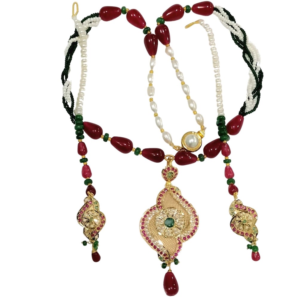 Gold Elegant Design Design Necklace Set JS581
