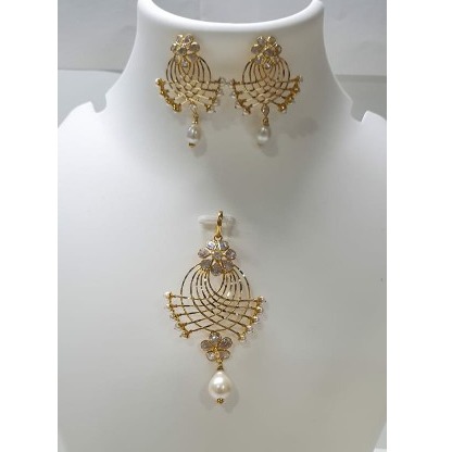 18k Gold light weight moti set