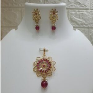 18k gold Flower Design set with ruby