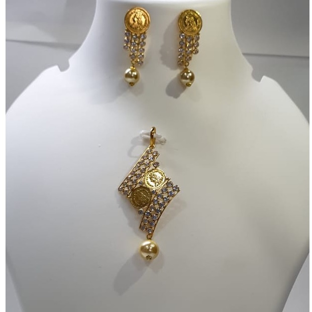 Gold light weight coin pendant set