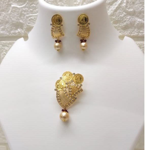 Gold light weight coin pendant set