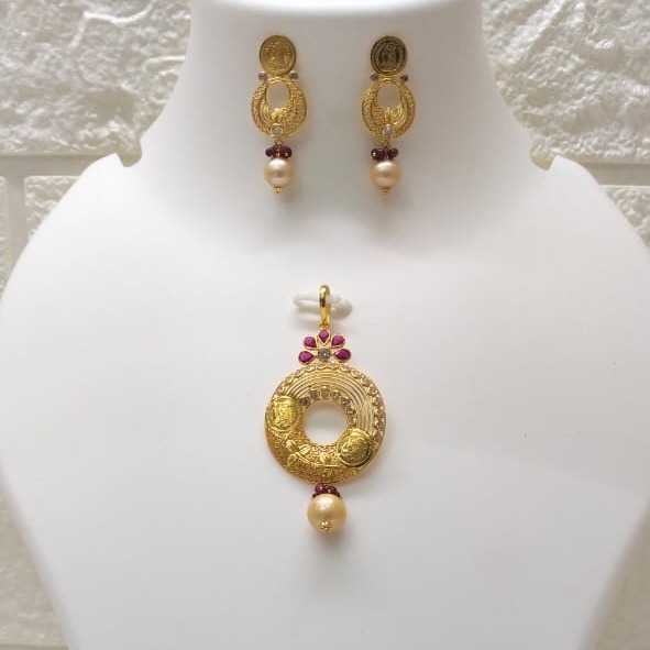 18k Gold light weight coin pendant set