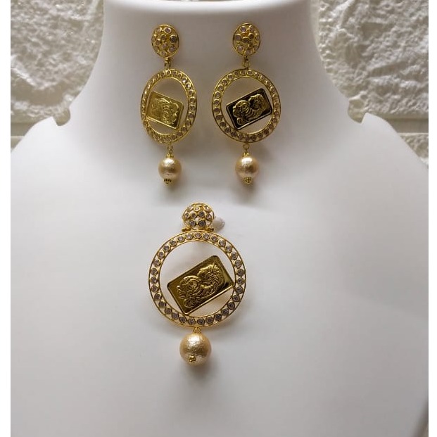 Gold light weight coin pendant set