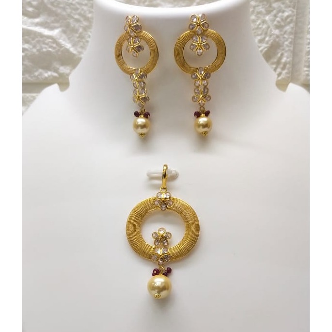 18k gold fancy round shape designer pendant set
