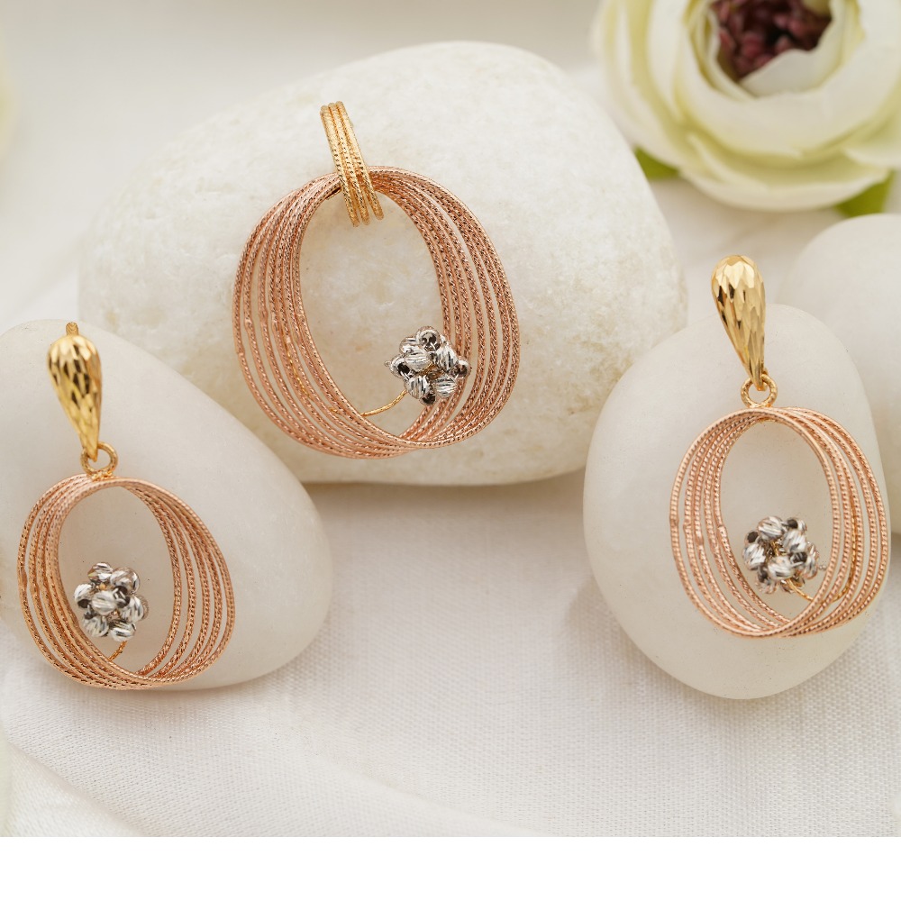 Gold grand design pendant set