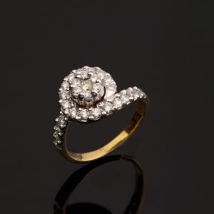 18kt tulip diamond  ring
