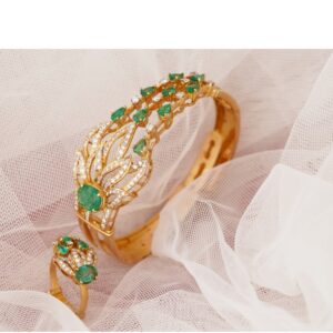 18 kt embrled greeny braclet