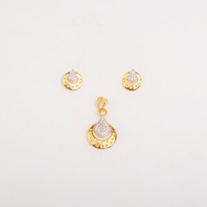 Graceful Small Heart Design Gold Pendant Set