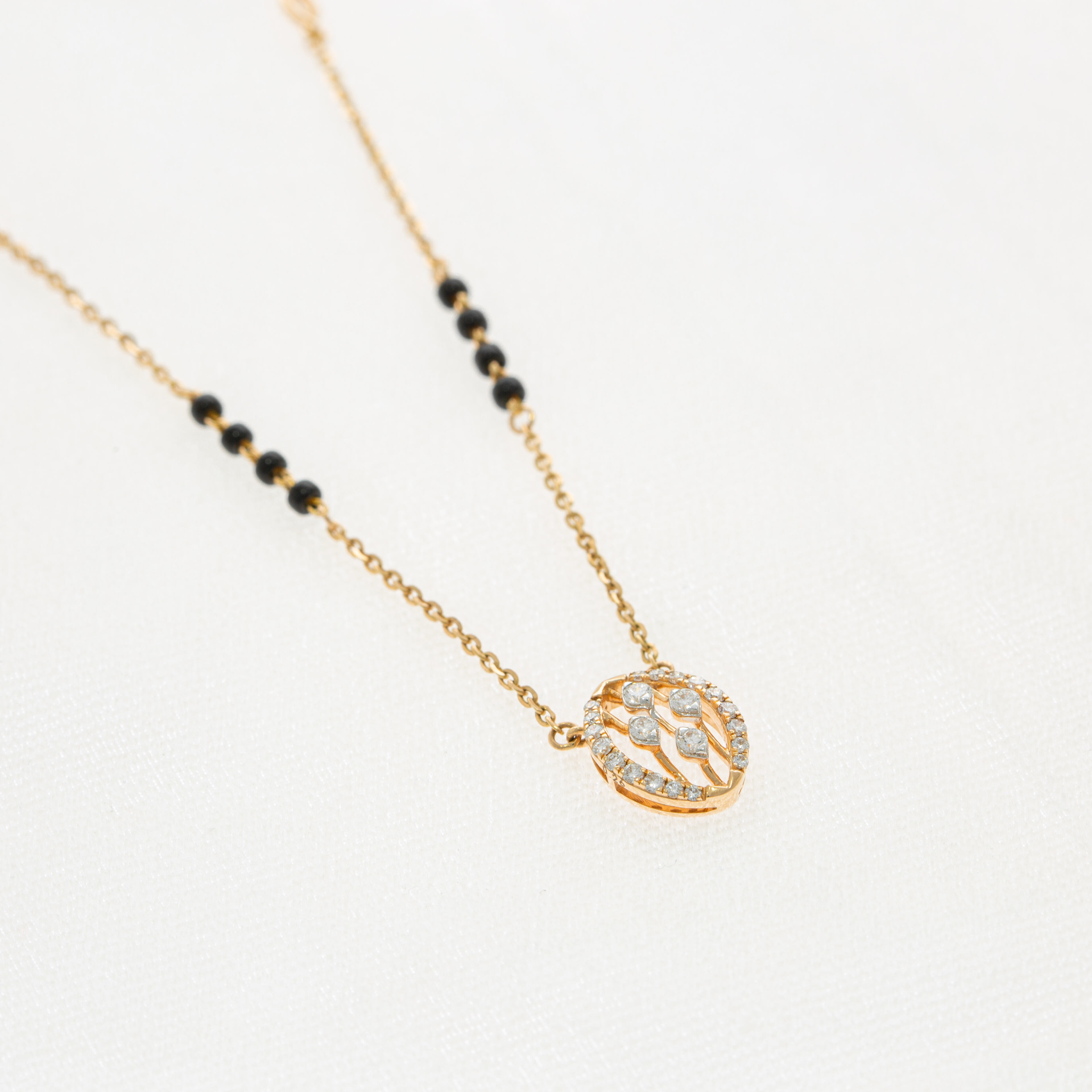 18kt diamond and gold mangalsutra